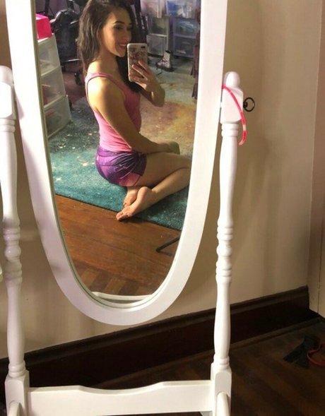 Photo nue de fuite OnlyFans de Jess Brohard