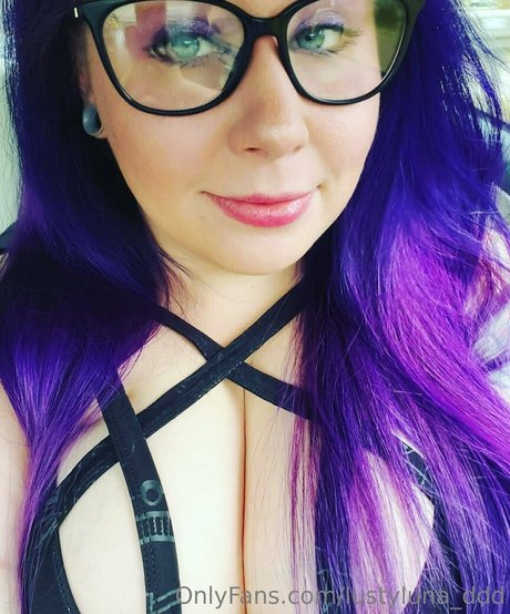 Photo nue de fuite OnlyFans de Lustylunaddd