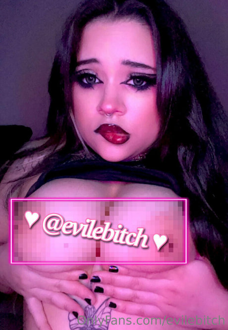 Photo nue de fuite OnlyFans de Evilebitch