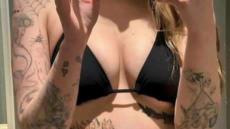 Photo nue de fuite OnlyFans de Pollyylolly