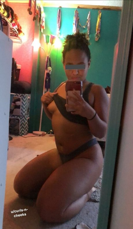 Photo nue de fuite OnlyFans de Curlsncheeks