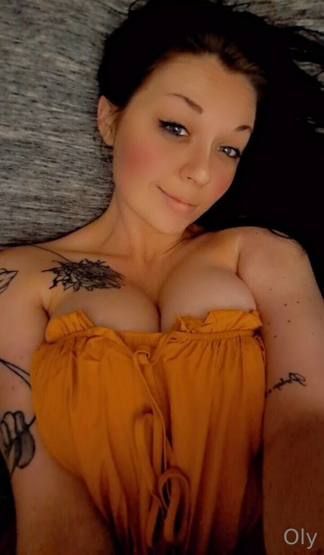 Photo nue de fuite OnlyFans de Youcancallmeoly