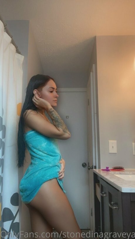 Photo nue de fuite OnlyFans de Stonedinagraveyard