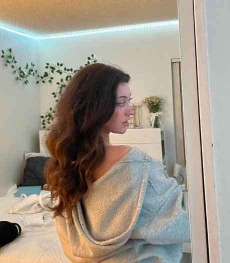 Photo nue de fuite OnlyFans de Imsiiimone