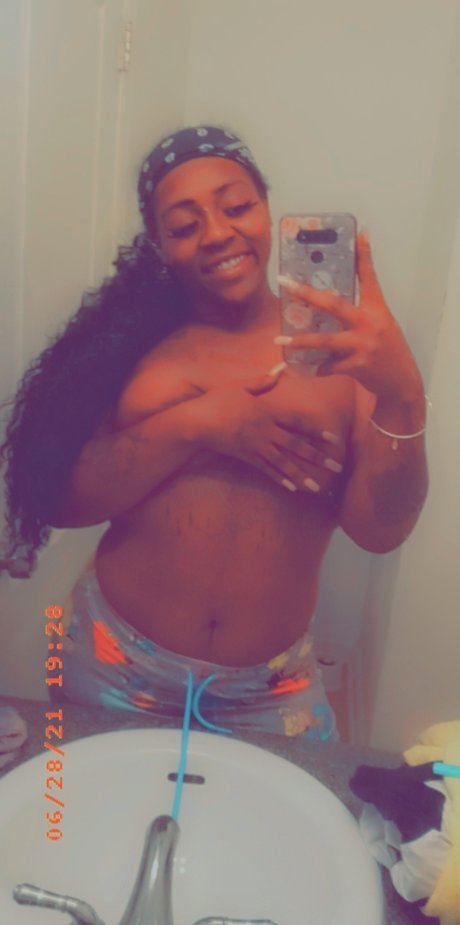 Photo nue de fuite OnlyFans de Itsshennesseyyy