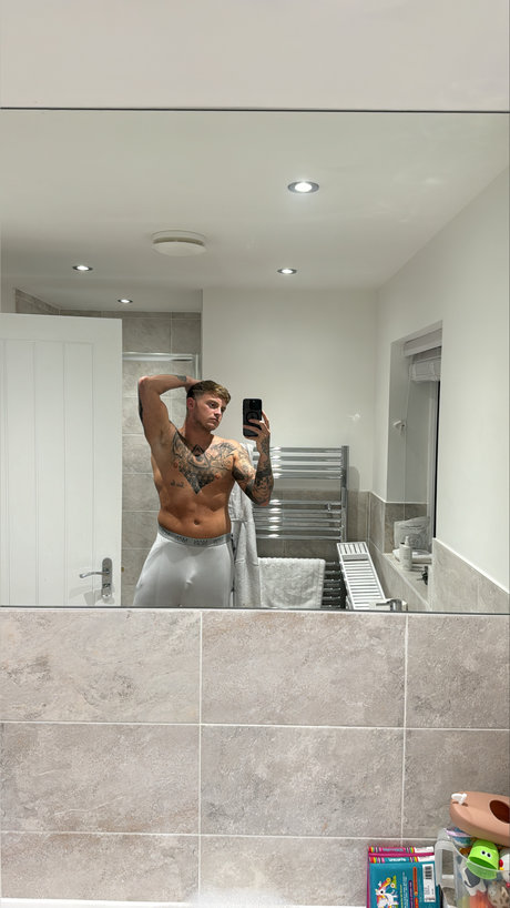 Photo nue de fuite OnlyFans de Mj