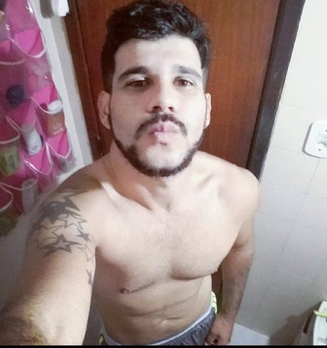 Photo nue de fuite OnlyFans de Carlinhos