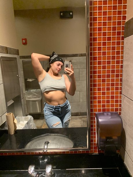 Photo nue de fuite OnlyFans de La Demoiselle