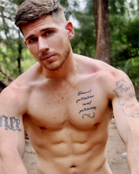 Photo nue de fuite OnlyFans de Derek