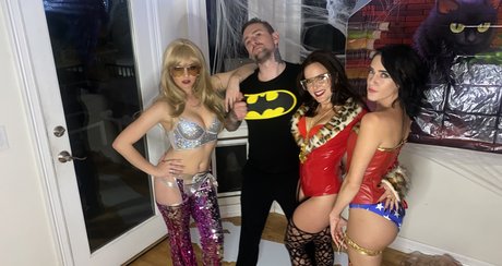 Photo nue de fuite OnlyFans de Batman