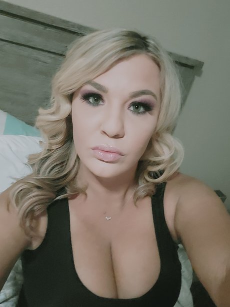 Photo nue de fuite OnlyFans de Lolo