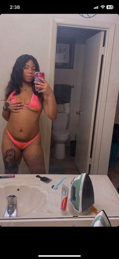 Photo nue de fuite OnlyFans de Thatsyellaababe