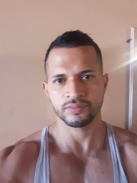 Photo nue de fuite OnlyFans de Michael Tenorio