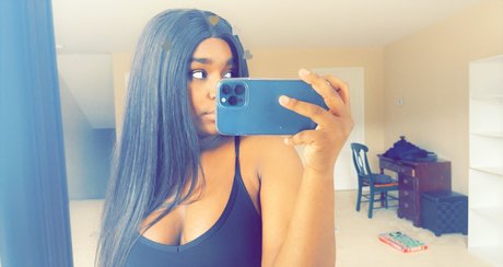 Photo nue de fuite OnlyFans de Mira