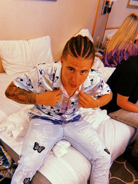 Photo nue de fuite OnlyFans de He Is Who