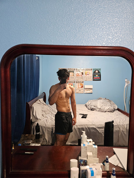 Photo nue de fuite OnlyFans de Hungcollegeguy4