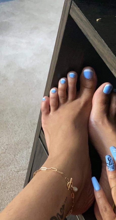 Photo nue de fuite OnlyFans de  Trio Of Toes 
