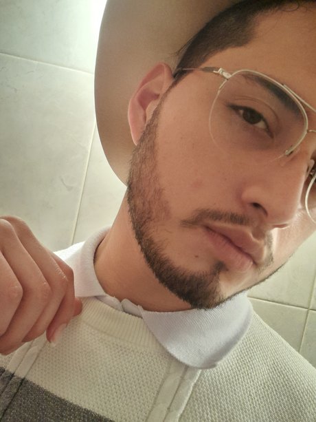 Photo nue de fuite OnlyFans de Andres Hernandez