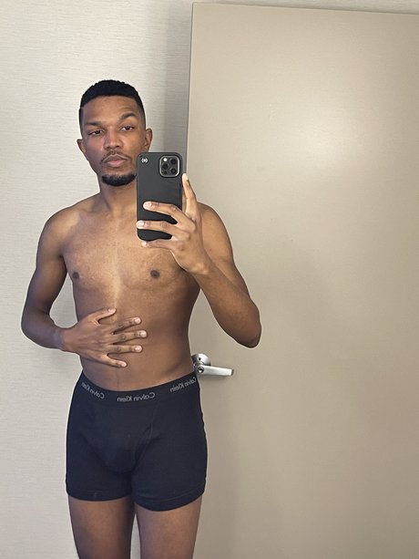Photo nue de fuite OnlyFans de Ron Julio
