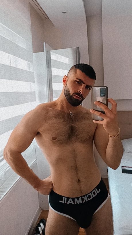 Photo nue de fuite OnlyFans de Turkishmaster