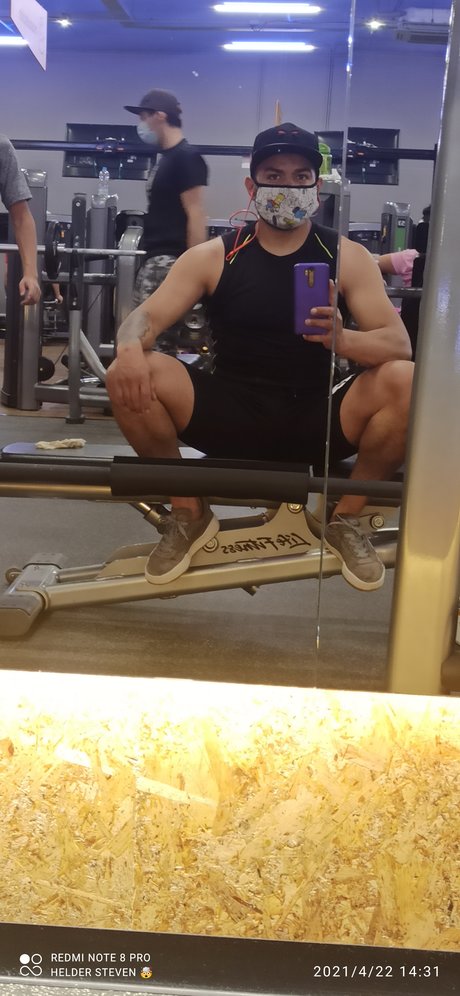 Photo nue de fuite OnlyFans de Helder Steven Valencia Gutierrez