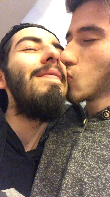 Photo nue de fuite OnlyFans de Devv Ampamp Zac