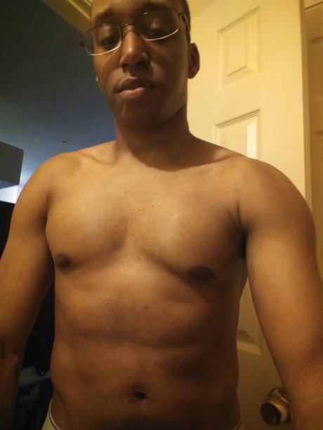 Photo nue de fuite OnlyFans de Trav