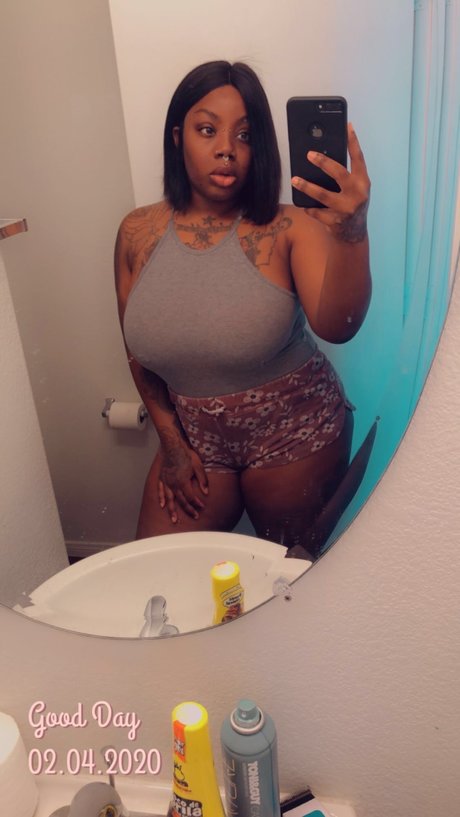 Photo nue de fuite OnlyFans de Freebird