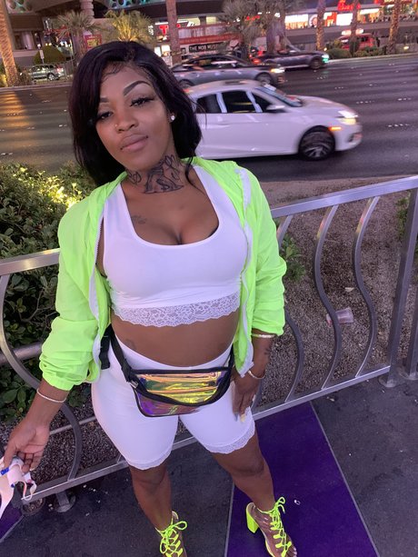 Photo nue de fuite OnlyFans de Money Maj