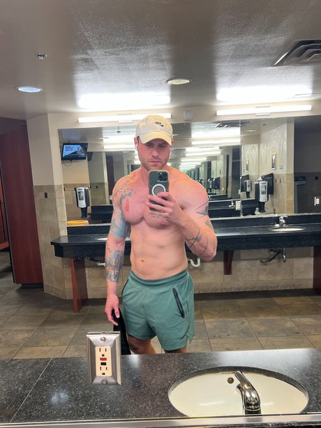 Photo nue de fuite OnlyFans de Tyler
