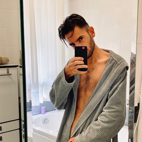 Photo nue de fuite OnlyFans de Lorenzo