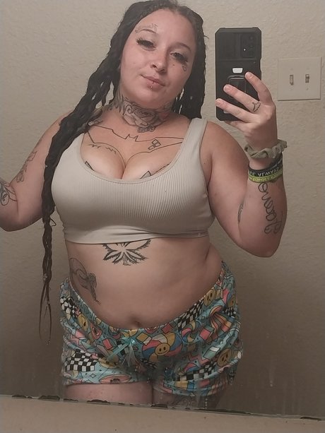 Photo nue de fuite OnlyFans de Troubled Barbie