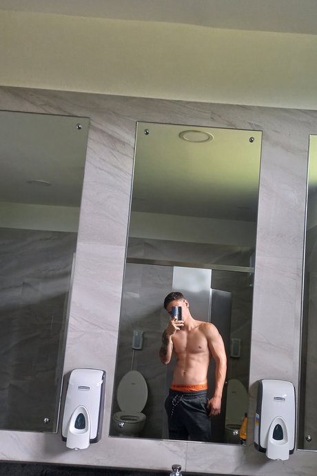 Photo nue de fuite OnlyFans de Roger Ramrez