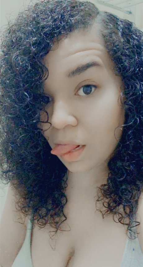 Photo nue de fuite OnlyFans de Scarlet Rose