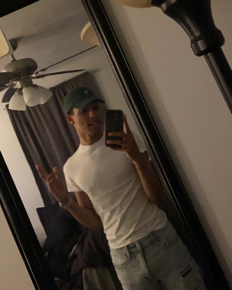 Photo nue de fuite OnlyFans de Michael Rivera