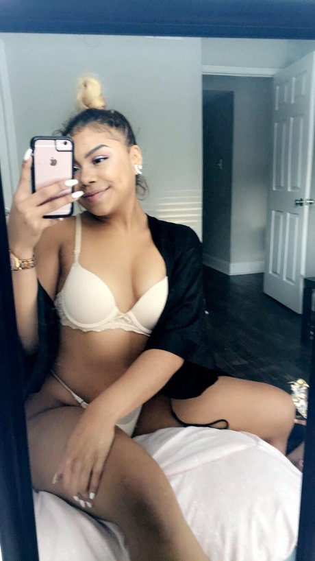 Photo nue de fuite OnlyFans de Santana