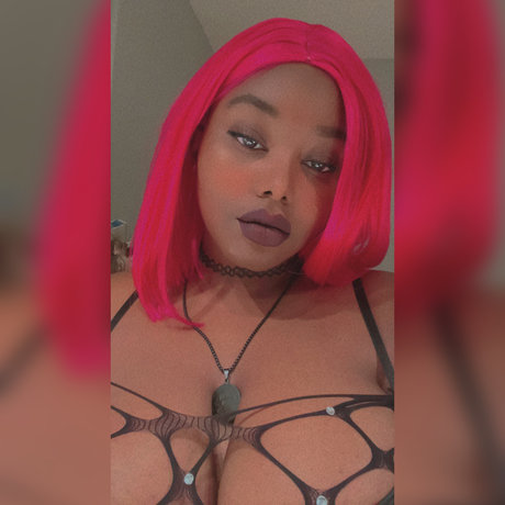 Photo nue de fuite OnlyFans de Your Favorite Alien Slayer 