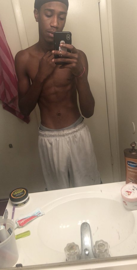 Photo nue de fuite OnlyFans de 11 Inch Monster