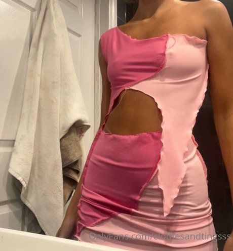 Photo nue de fuite OnlyFans de Clothesandtingsss
