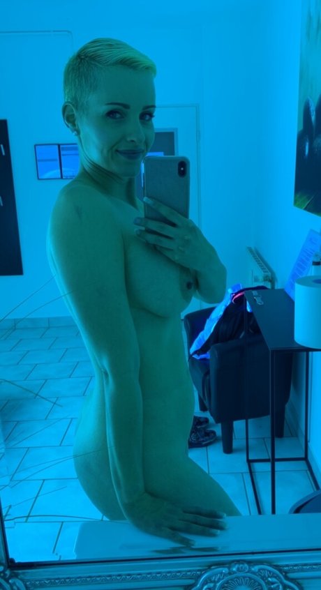 Photo nue de fuite OnlyFans de Anike Ekina