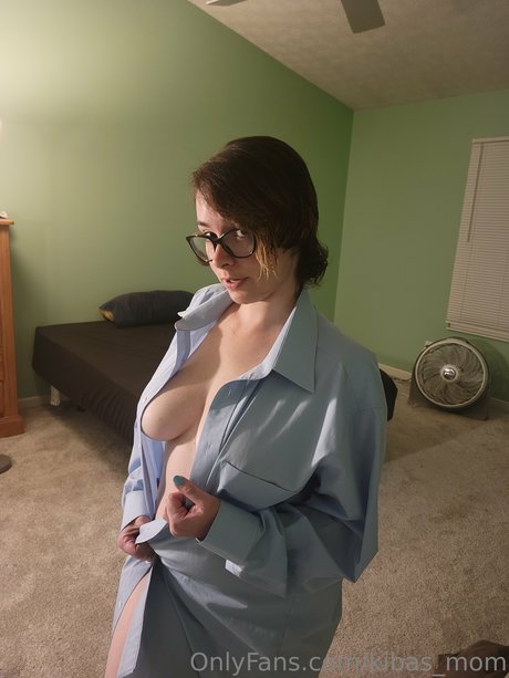 Photo nue de fuite OnlyFans de Kibas Mom
