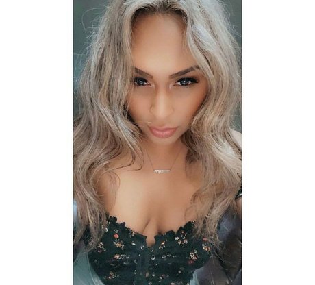 Photo nue de fuite OnlyFans de Adrianna Vega