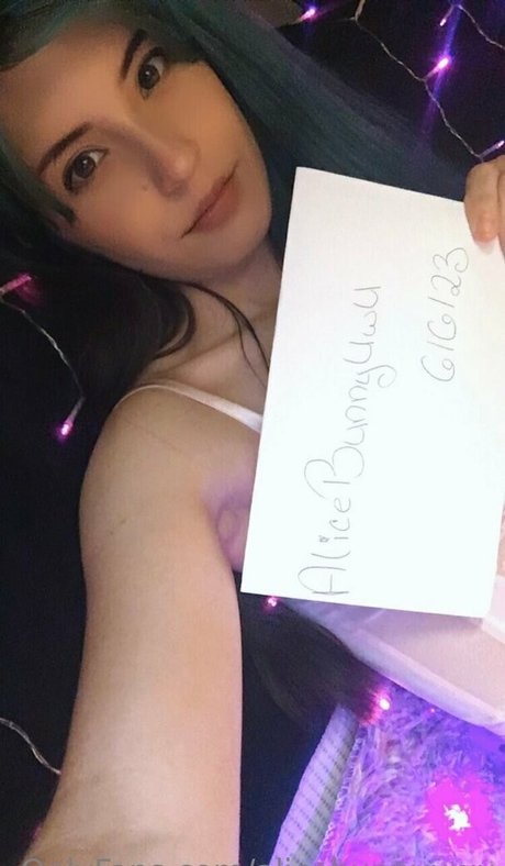 Photo nue de fuite OnlyFans de Alicebunnyuwu