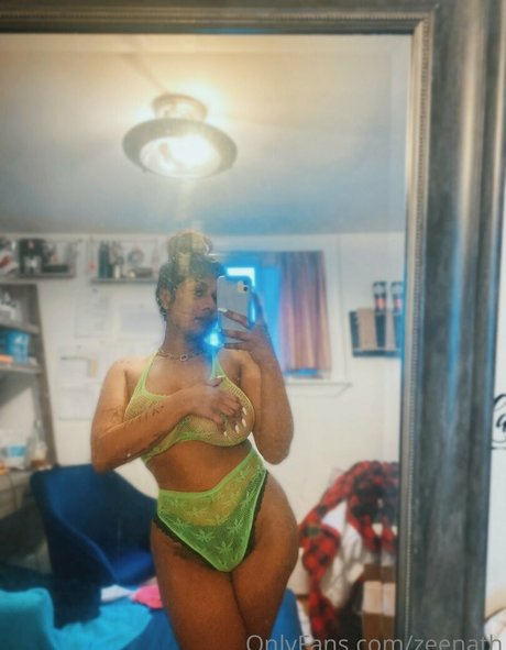 Photo nue de fuite OnlyFans de Zeenath