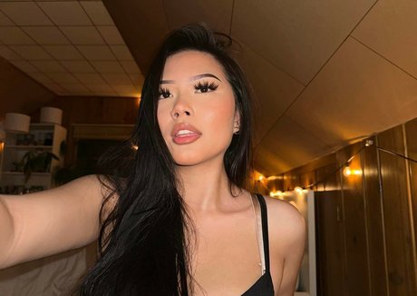 Photo nue de fuite OnlyFans de Faith Vang