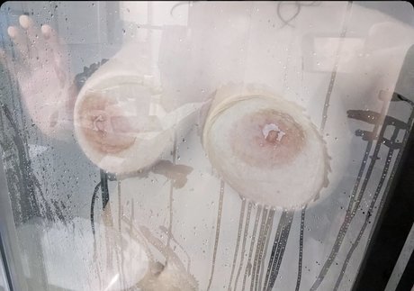 Photo nue de fuite OnlyFans de Lunaridonna