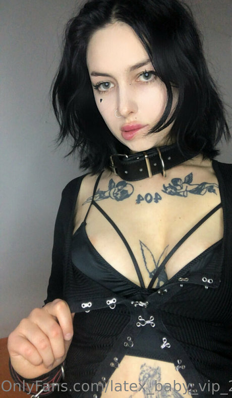 Photo nue de fuite OnlyFans de Latexbabyvip2000