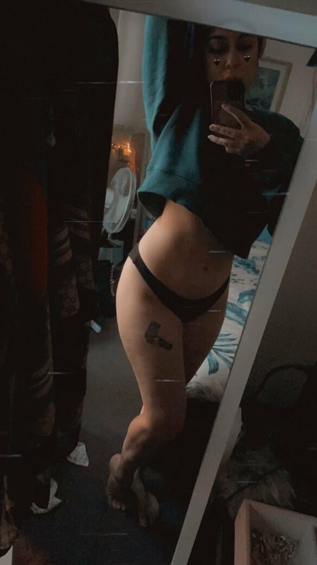 Photo nue de fuite OnlyFans de Landovalentine