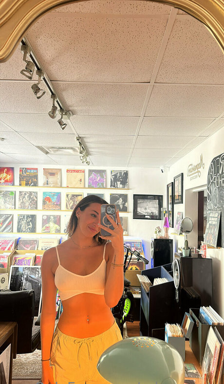 Photo nue de fuite OnlyFans de Raynaroseetv