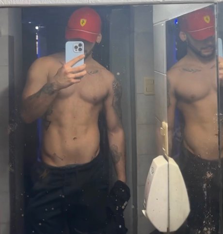 Photo nue de fuite OnlyFans de Tadeo Motta